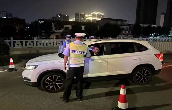 ���𽻾�֧�(du��)��ĩ�_չ��ҹ�ΰ�Ѳ��������(y��n)����{�Є�(d��ng) 99������˾�C(j��)����W(w��ng)