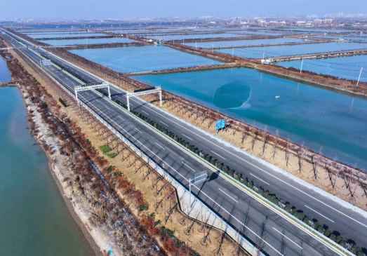 ����������̹; �۳ǹ�·�V��ƪ������ʮ���塱�r(sh��)���B�Ƹ۹�·�I(y��)�l(f��)չ�T��ӯ֦