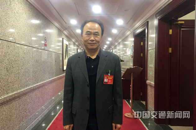 ���ƽί�T�����O(sh��)����܉��չʾ���ķ���(w��)��һ��һ·��