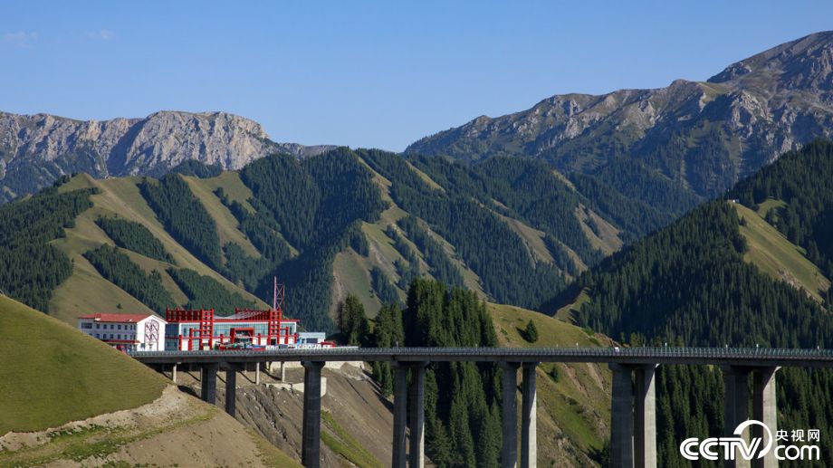 ���Ї����L���ٹ�·�����½���һ�ߘ�