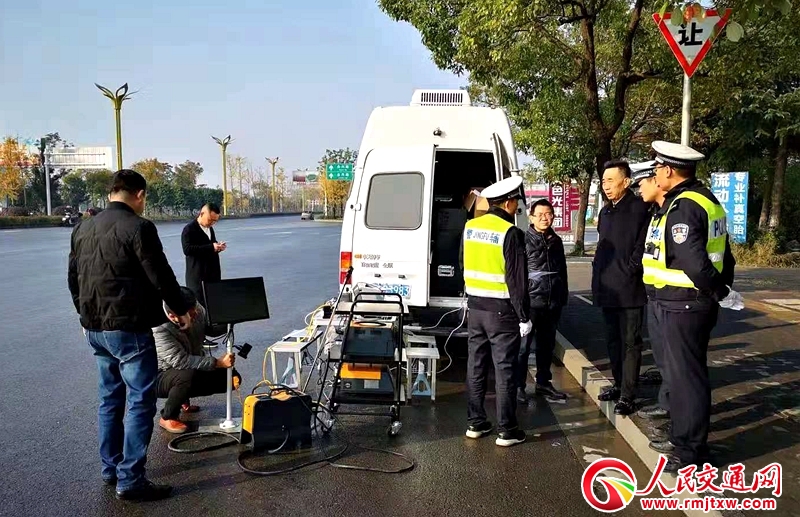 ���ϳ��£������h(hu��n)��(li��n)�ψ�(zh��)��  ��ͬ���o�����{��