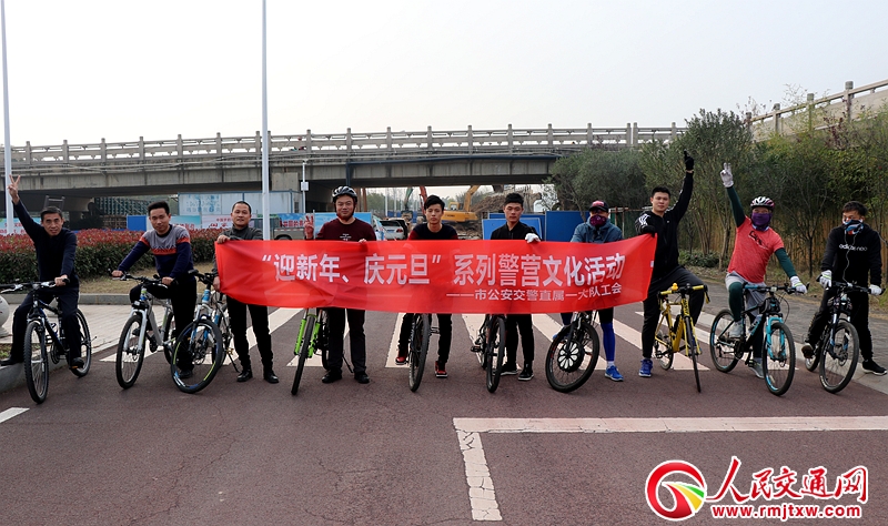 ���ϳ��½���ֱ��һ����e�k��ӭ���� �cԪ��������܇�T��ِ