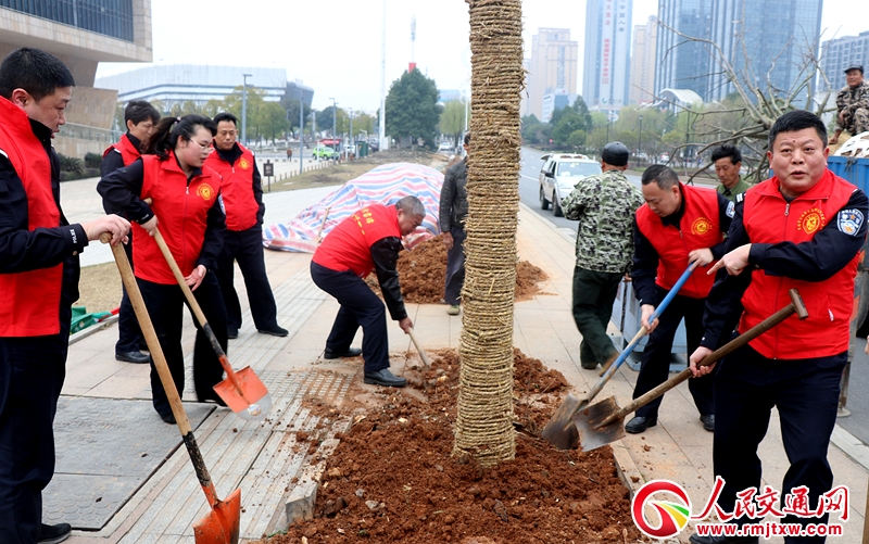 ���ϳ��½���ֱ��һ���(du��)�M���_(k��i)չ�x��(w��)ֲ��(sh��)���(d��ng)