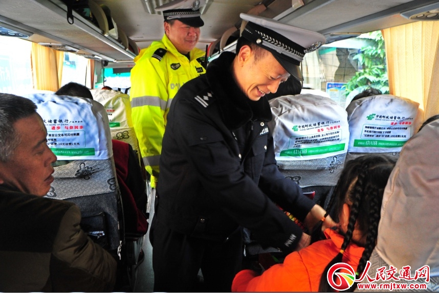 �A(y��)�����ش�ͨ�¹� �Ĵ��VԪ������Ӳ�С�