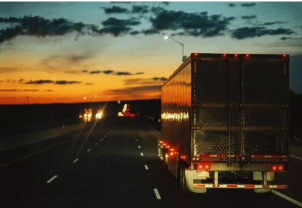 �ڸ��ٹ�·��Ư������(zh��n)����ӛ