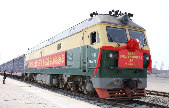 �Fɽ���M(j��n)���F·���þ�ͨ܇ �򺣽�(j��ng)���������}