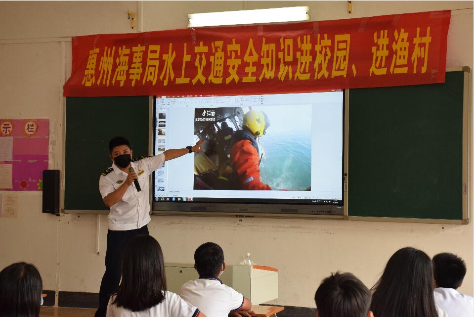 ���ݺ��¾��B�m(x��)14���_չ��ȫ֪�R�MУ�@���