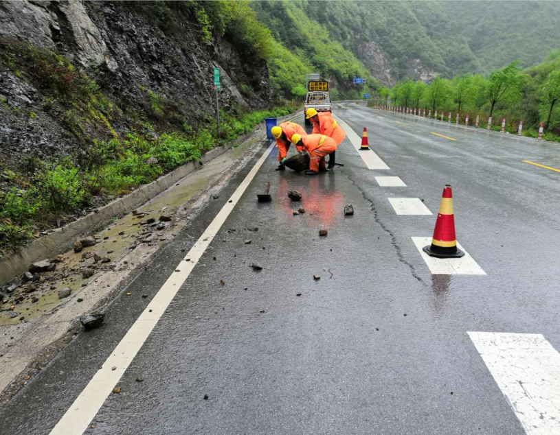 ���C��ɽ��·�ζ��e��ӏ�(qi��ng)Ѵ�ڹ�·�B(y��ng)�o(h��)