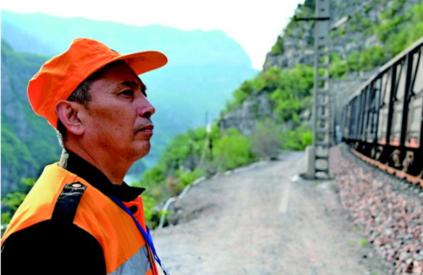 �F·���o(h��)�ߣ������۽𾦡���Σʯ