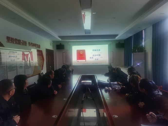 ���ϸ����^��rվ�_չ�񷨵��������(d��ng)