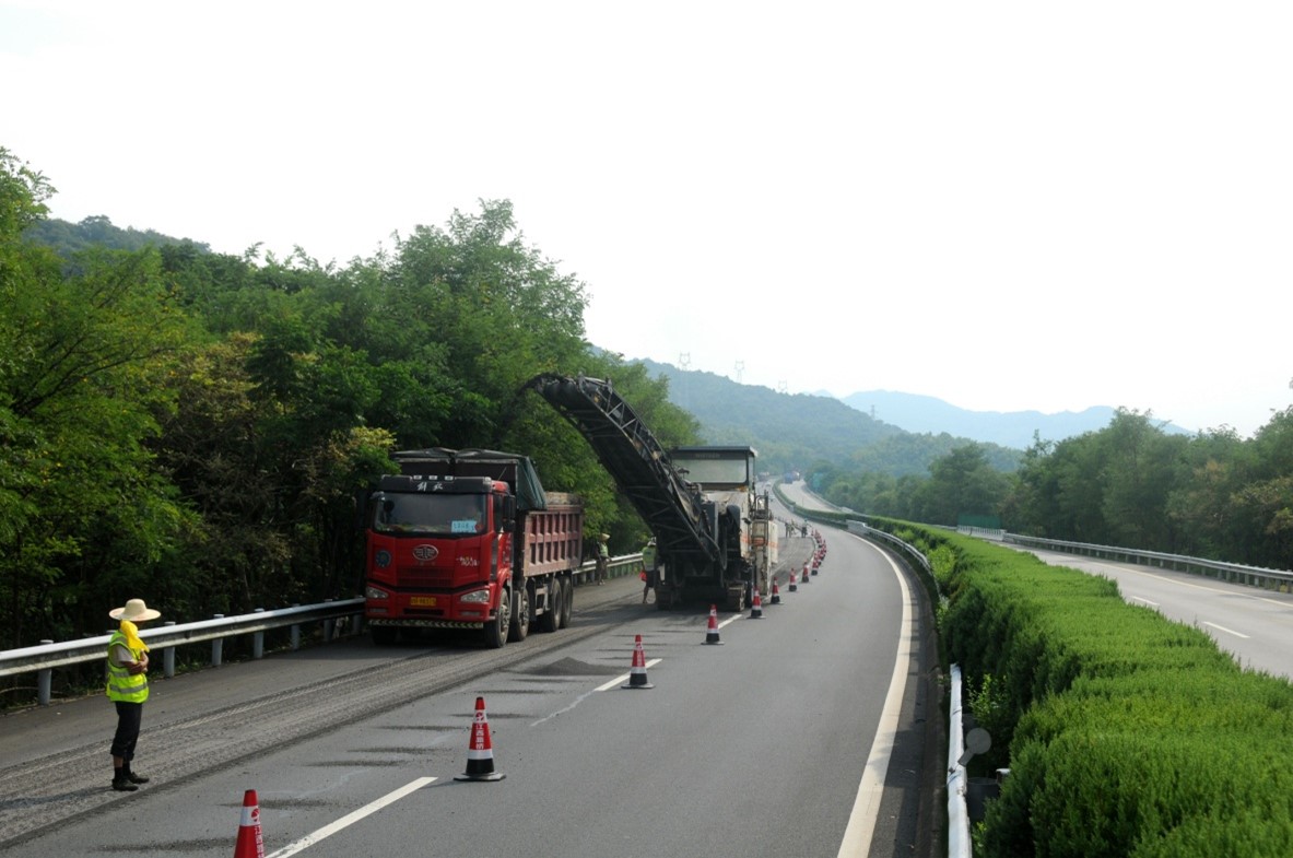 ��ߚ�ˬ�B(y��ng)�oæ  �Ŀʩ��ӭ�������N����